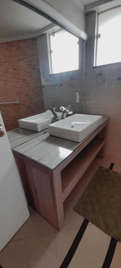 Apart no centro com 2 quartos, ar condicionado, internet, churrasqueira, cozinha completa e máquina de lavar roupas - O APTO NÃO É COMPARTILHADO COM OUTRAS PESSOAS Uniao Da Vitoria Extérieur photo