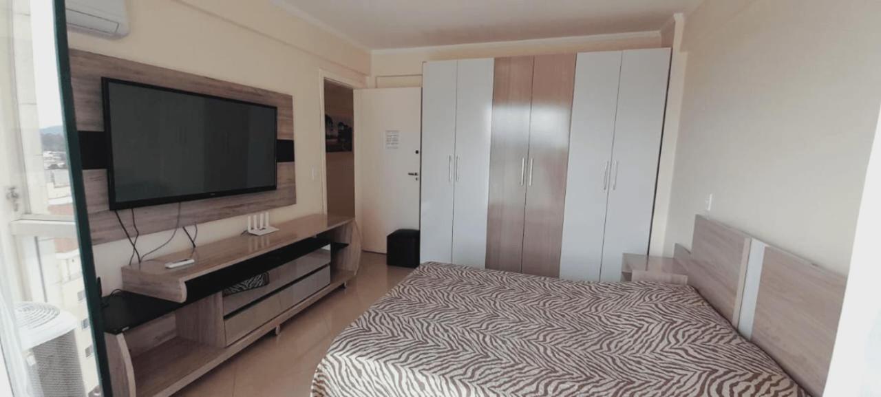 Apart no centro com 2 quartos, ar condicionado, internet, churrasqueira, cozinha completa e máquina de lavar roupas - O APTO NÃO É COMPARTILHADO COM OUTRAS PESSOAS Uniao Da Vitoria Extérieur photo